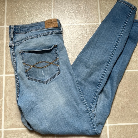 A&F jeans EUC - Picture 1 of 4